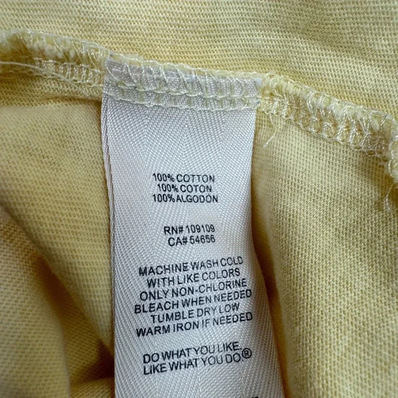 Life Is Good Women’s V-Neck Yellow T-Shirt Size Large Chairs w/drinks - Picture 2 of 5